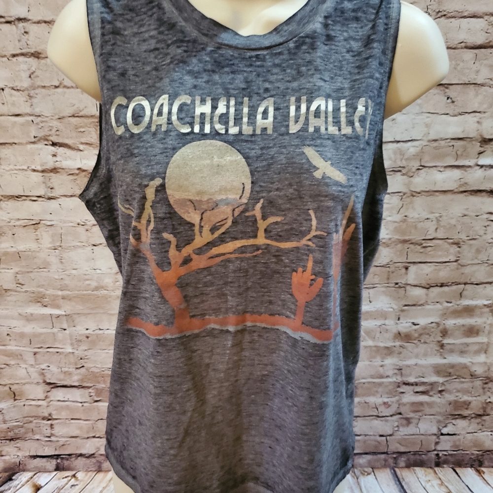 Cute Coachella Valley Graphic Tee size Small